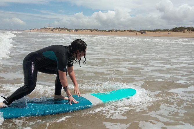 2h surfing in uncrowded spots - What the beach setting adds