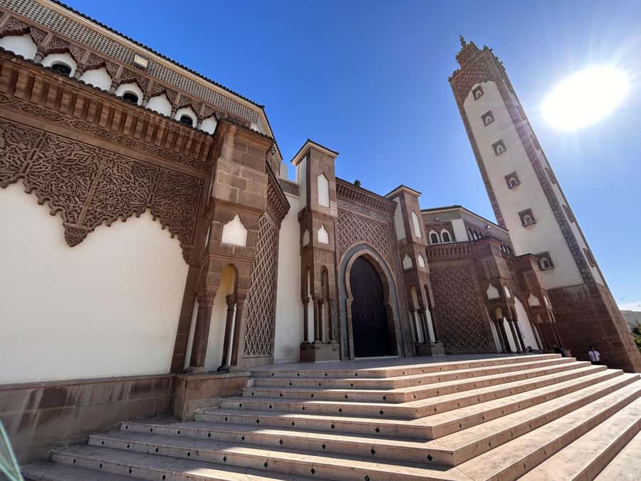Agadir: Kasbah, Souk, and Marina City Tour with Hotel Pickup - Entering Souk El Had with limited time