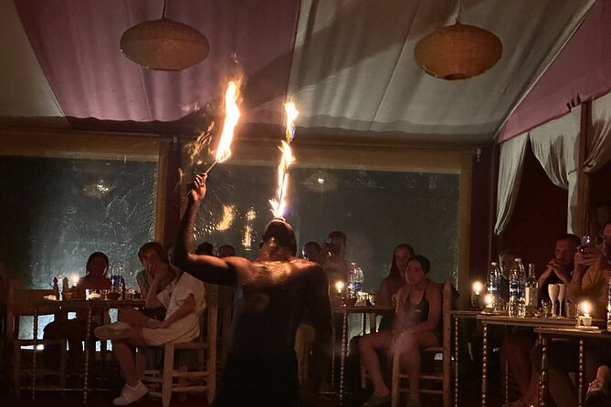 Agafay Desert : Dinner, show, Sunset & Access to the pool - The campfire opening and Moroccan music