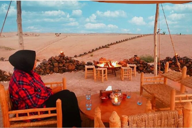 Agafay Desert: Dinner + Show with Quad Bike & Sunset Camel Ride - Dinner under the stars or inside a tent