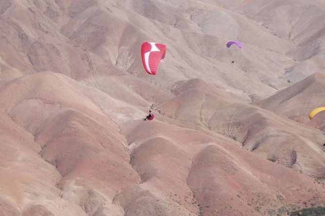 Agafay Desert Paragliding DUO Experience from Marrakech - Tea, instructions, and the walk to the launch point