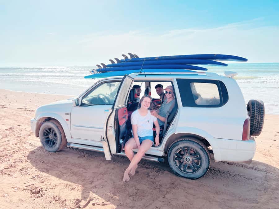 Beginners friendly surf in nice spots - Wetsuits, warm-up, and the first beach lesson