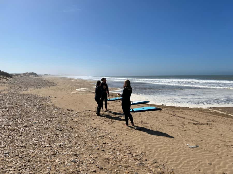 Beginners friendly surf in nice spots - The instructors make the biggest difference