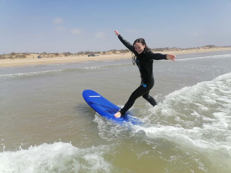 Beginners friendly surf in nice spots - Who should book this beginner surf session?