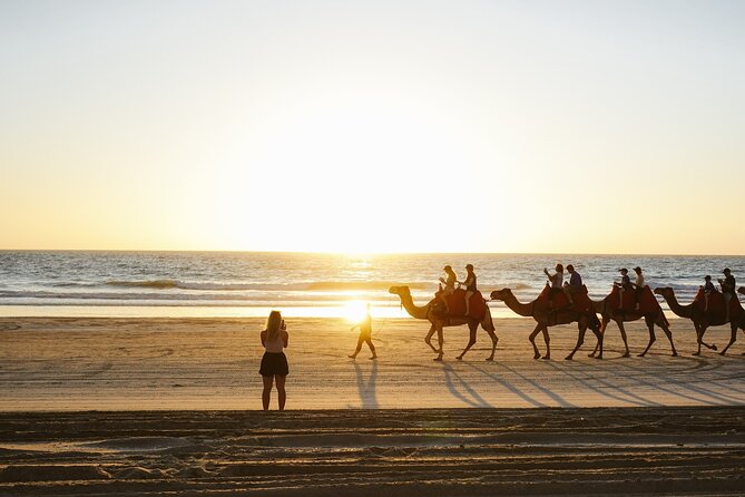 Camel ride in agadir at sunset with barbecue and couscous - Getting on the camels and finding your rhythm