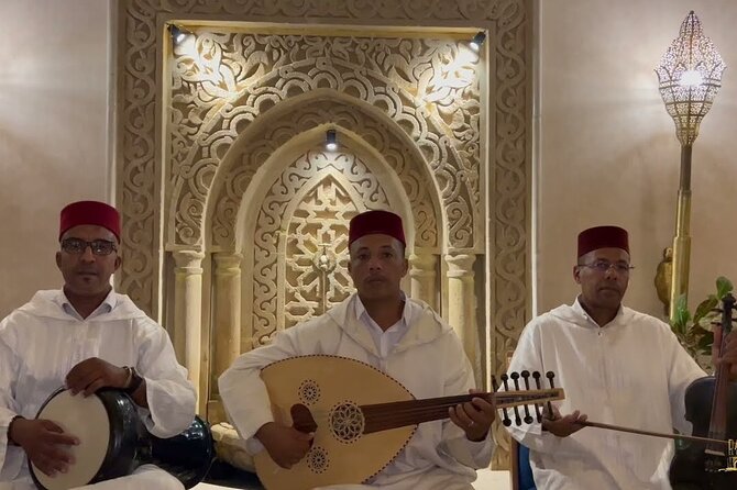 Casablanca City Night Tour and Traditional Moroccan Dinner - Walking the old Medina for 45 minutes