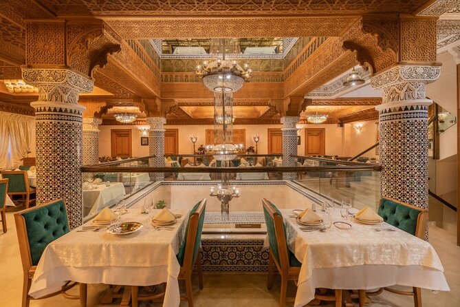 Casablanca City Tour: Hassan II Mosque, Arab League Park & Sights - Walking Through the Old Medina