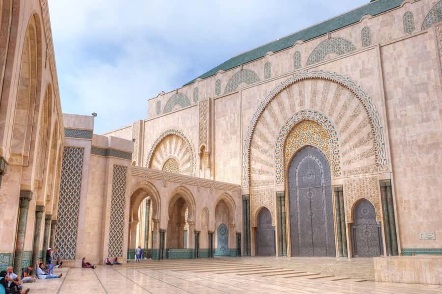 Casablanca: Hassan II Mosque Premium Tour with Entry Ticket - Entering the mosque and seeing the main features