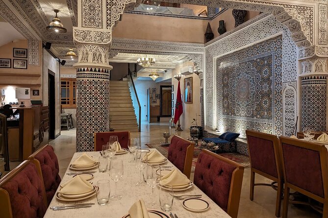 Casablanca Layover Tour with Round-Trip Airport Transfer - Mohammed V Square and the City Center