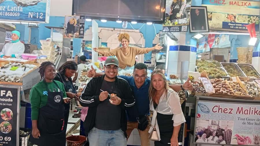 Casablanca: Private Guided Tour with lunch - La Corniche and Anfa: Casablanca by the sea