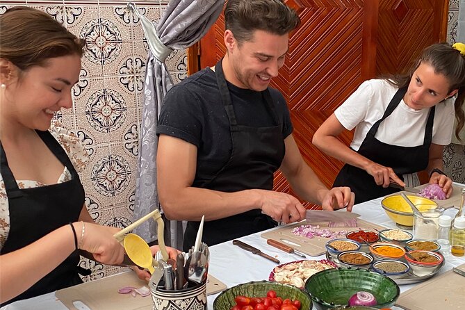 Cooking class with Yassine & Mom - Yassine’s teaching style and family welcome