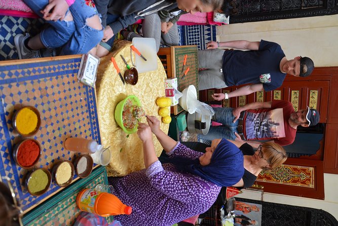 Cours de cuisines chez l'habitant - Shopping for ingredients in the local souk