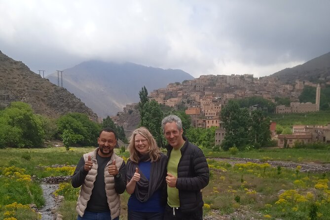 De Marrakech: Visite des montagnes de l'Atlas avec un guide - The drive from Marrakech into the High Atlas