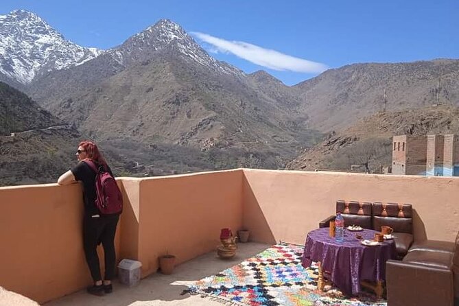 De Marrakech: Visite des montagnes de l'Atlas avec un guide - Lunch with a local family