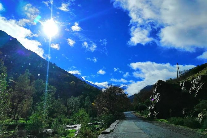 Desert Agafay & Atlas Mountains, Valleys & Waterfalls Tour from Marrakech - Food, driving, and the rhythm of the day