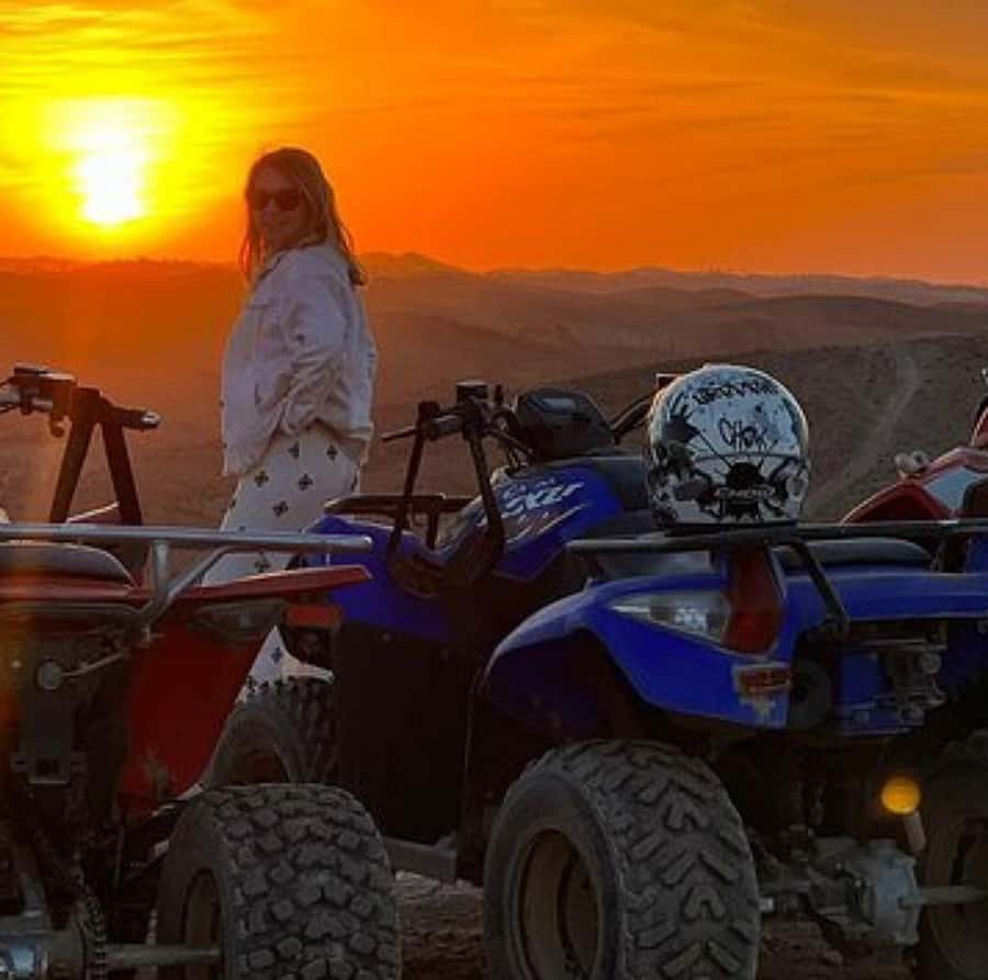 Dinner show in agafay Desert 1h quad bike & 20 min camels - Leaving Marrakech for Agafay’s rocky desert