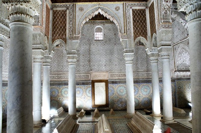 Discover Marrakech: Vibrant Explorer Tour - Bahia Palace and Moroccan Craftsmanship