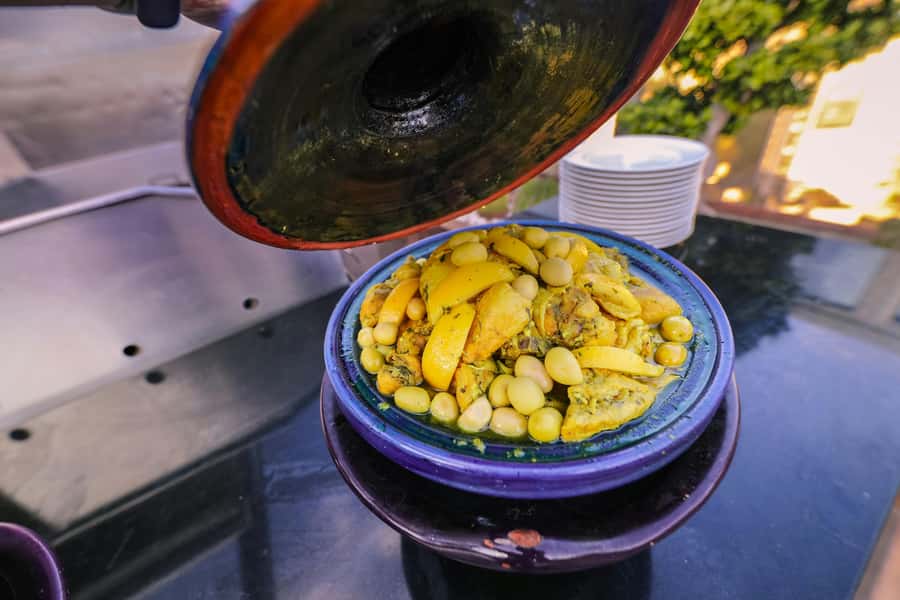 Essaouira: HOW TO BE A REAL MOROCCAN CHEF - Mint tea is the proper Moroccan welcome