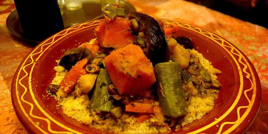 Essaouira: HOW TO BE A REAL MOROCCAN CHEF - Preparing a tagine from the cutting board to the stove