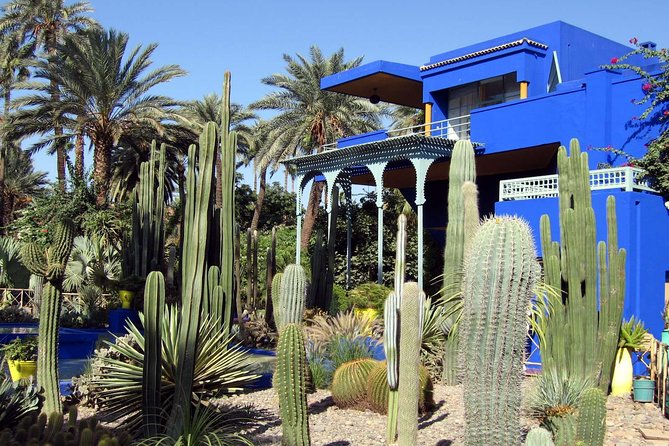 Exploring Marrakesh in half-day sightseeing tour - Saadian Tombs and a sealed royal past