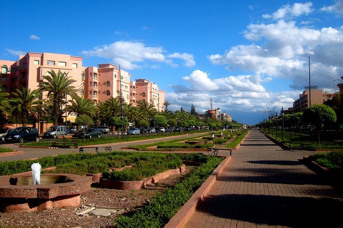 Exploring Marrakesh in half-day sightseeing tour - Koutoubia Mosque and the red-city skyline