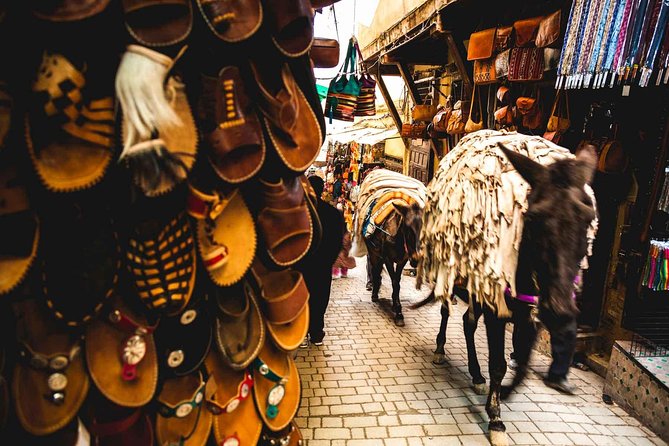 Fes Guided Tour - Entering the old Medina and its winding lanes