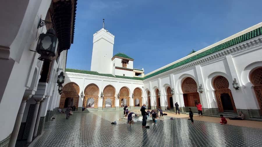 Fes: Medina Guided Tour with Local - Henna Souk, Attarin Market, and Seffarine Square