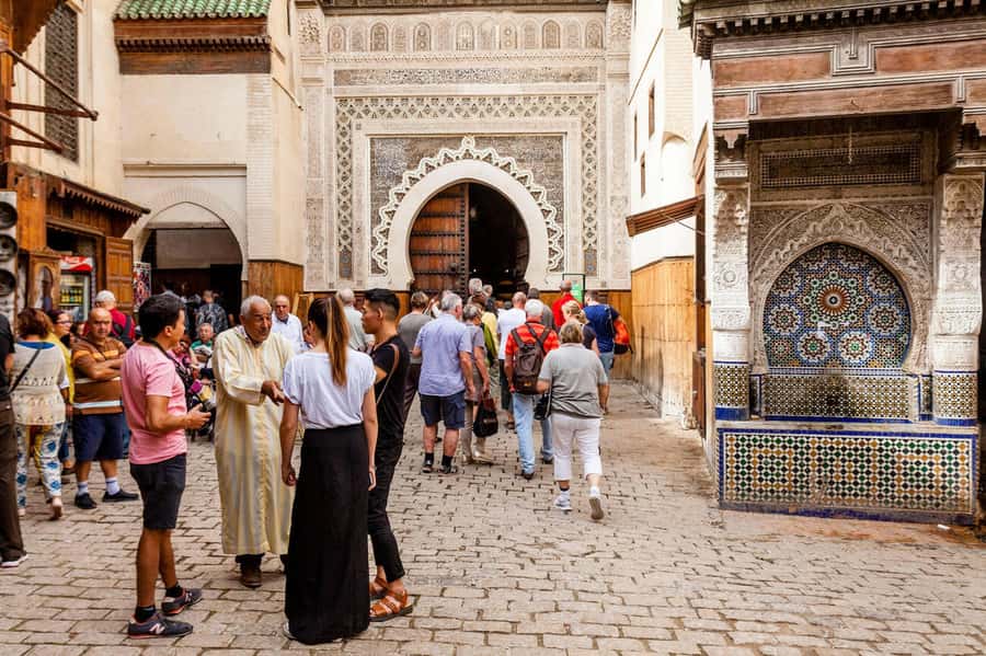 Fes: Museum, Al Attarine Madrasa & Tannery and Medina Tour - Why a guide helps in Fes Medina