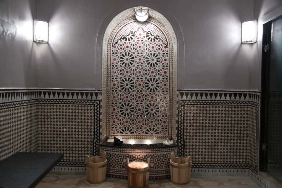 Fes: Traditional Hammam Massage in a Luxury Palace - Arriving at Palais Amani through the Fes medina