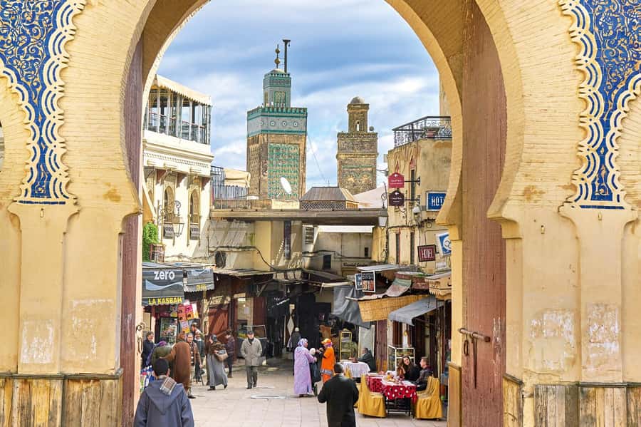 Fez: Half-Day Sightseeing Tour - Walking the souks beside the river and town walls