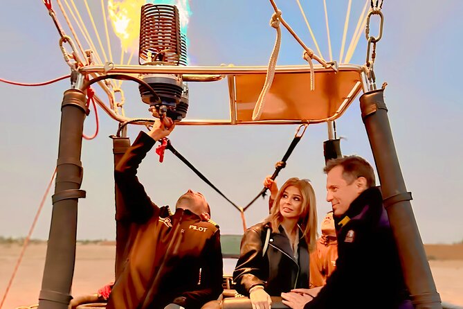 Fly in a hot air balloon in the sky of the Atlas in Marrakech - The landing and the ride back to camp