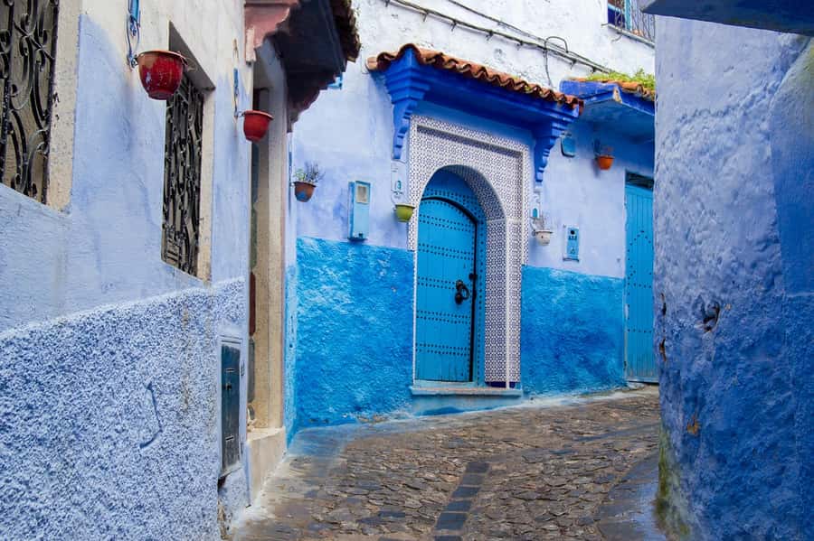 From Fez: Chefchaouen Day Trip with Hotel Pickup - The morning pickup and the long northern road