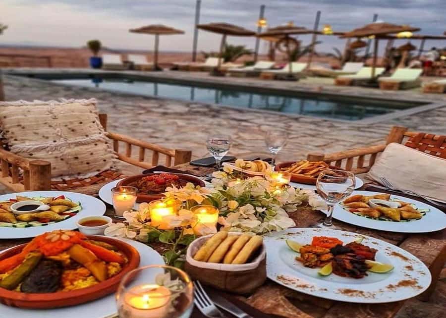 From Marrakech: Agafay Desert Sunset Dinner with Live Show - The 30-minute ride out of Marrakech