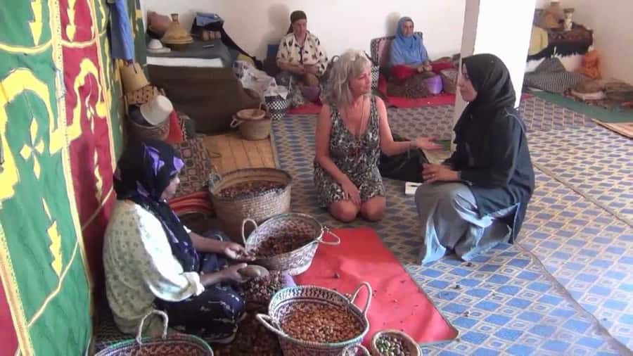 From Marrakesh: Essaouira Day Trip - Making the most of lunch in Essaouira