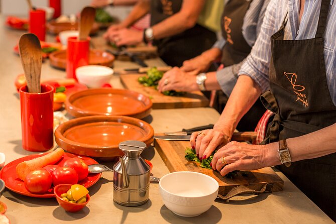 l'Atelier - Moroccan Cooking Workshop in Essaouira - Walking through Essaouira’s spice souks