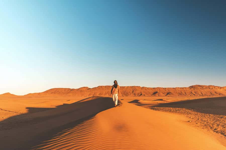 Marrakech: 3-Day Desert Trip to Merzouga with Luxury Camp - Day one: Tizi n Tichka and Aït Benhaddou