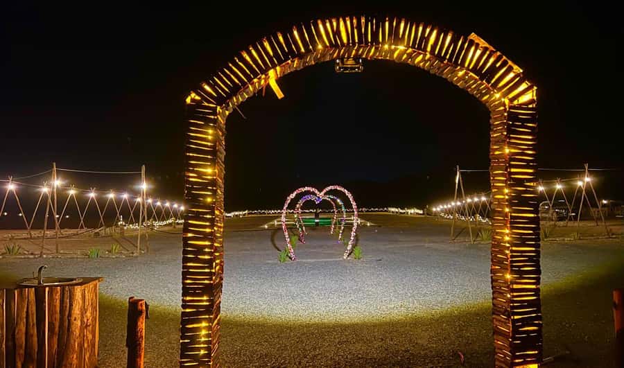 Marrakech: Agafay Desert Camel Ride, Dinner, Fire Show - Dinner under the stars is more than a stop for food