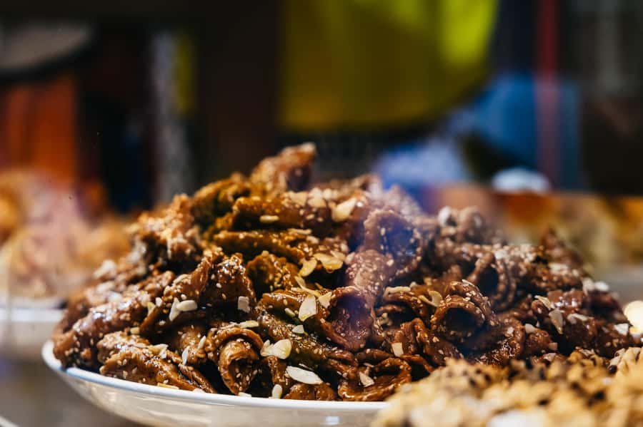 Marrakech: Authentic Moroccan Food Walking Tour & Dinner - How much food do you really get for $52?