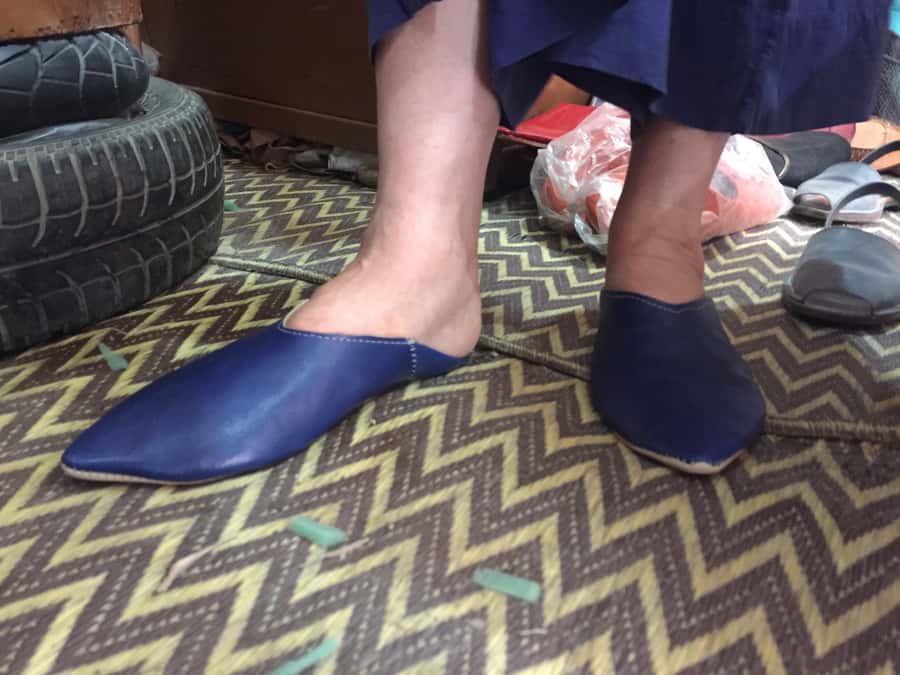 Marrakech: Babouch Making Workshop in the Medina - The first stage: leather, patterns, and choices