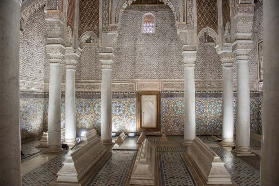 Marrakech: Bahia Palace, Saadian Tombs & Medina Guided Tour - Timing, pace, and group choices
