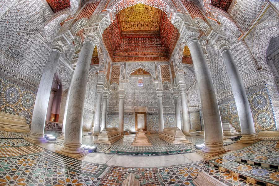 Marrakech: Bahia Palace, Saadian Tombs & Medina Guided Tour - Koutoubia Mosque and the royal quarter