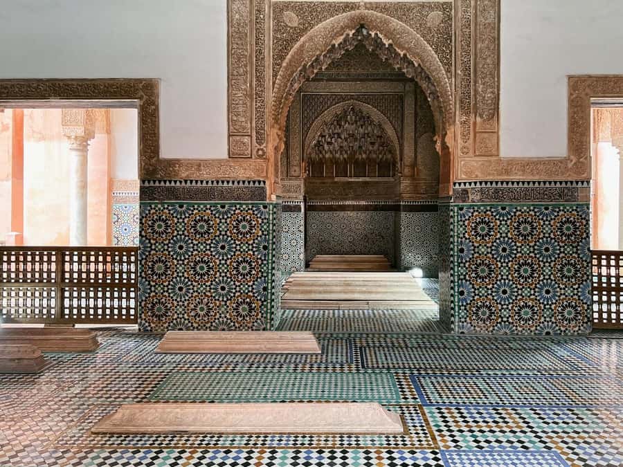 Marrakech: Bahia Palace, Saadian Tombs & Medina Walking Tour - What this Marrakech walk is really like
