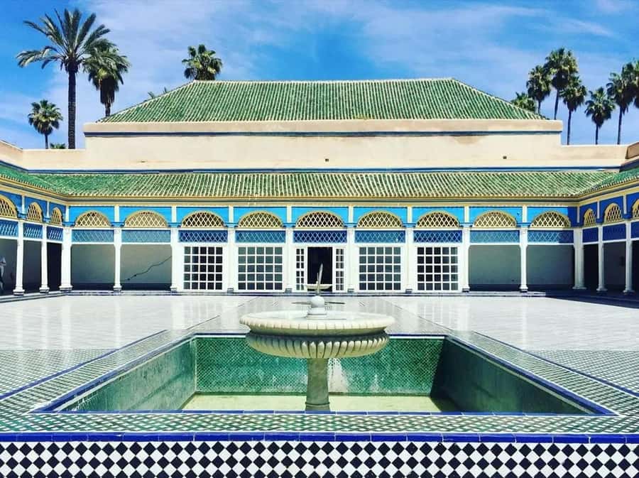 Marrakech: Bahia Palace, Saadian Tombs & Medina Walking Tour - Finding your way through the souks