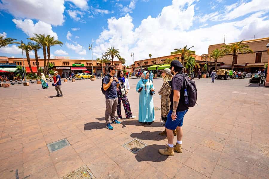 Marrakech: Bahia Palace, Saadian Tombs & Top Highlights Tour - Koutoubia Mosque and the Almohad minaret