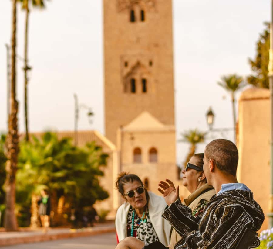 Marrakech: Bahia Palace, Saadian Tombs & Top Highlights Tour - Bab Agnaou and the final Medina route