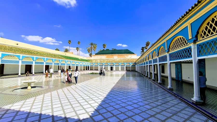 Marrakech: Bahia Palace, Saadian Tombs & Top Highlights Tour - Guide quality and languages