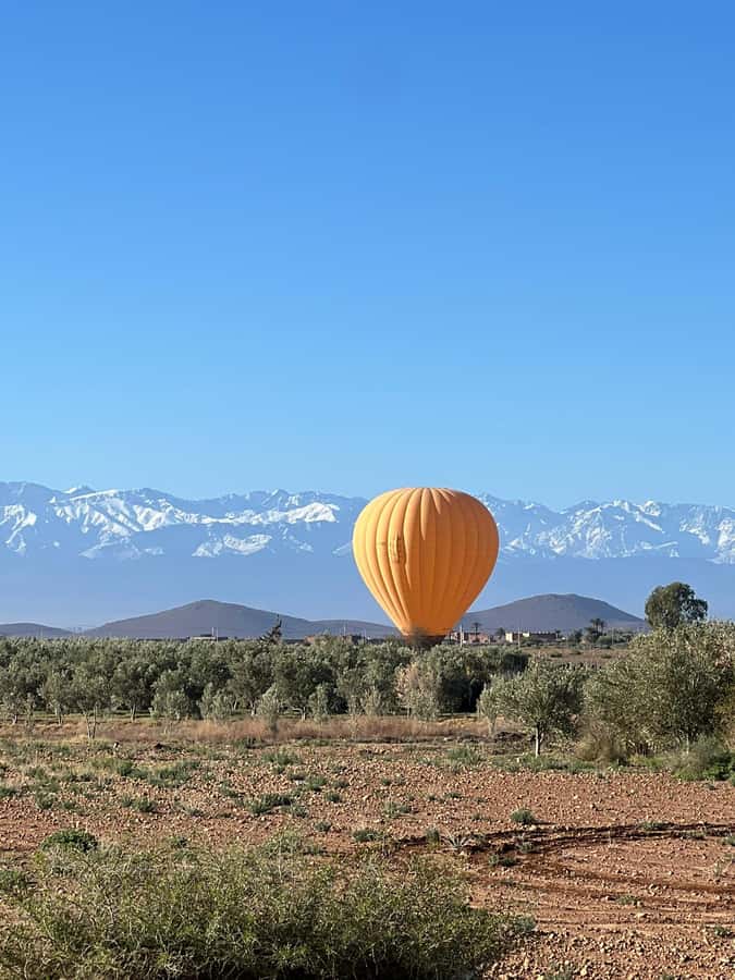 Marrakech: Balloon Flight, Berber Breakfast & Certificate - Boarding the basket and meeting your pilot