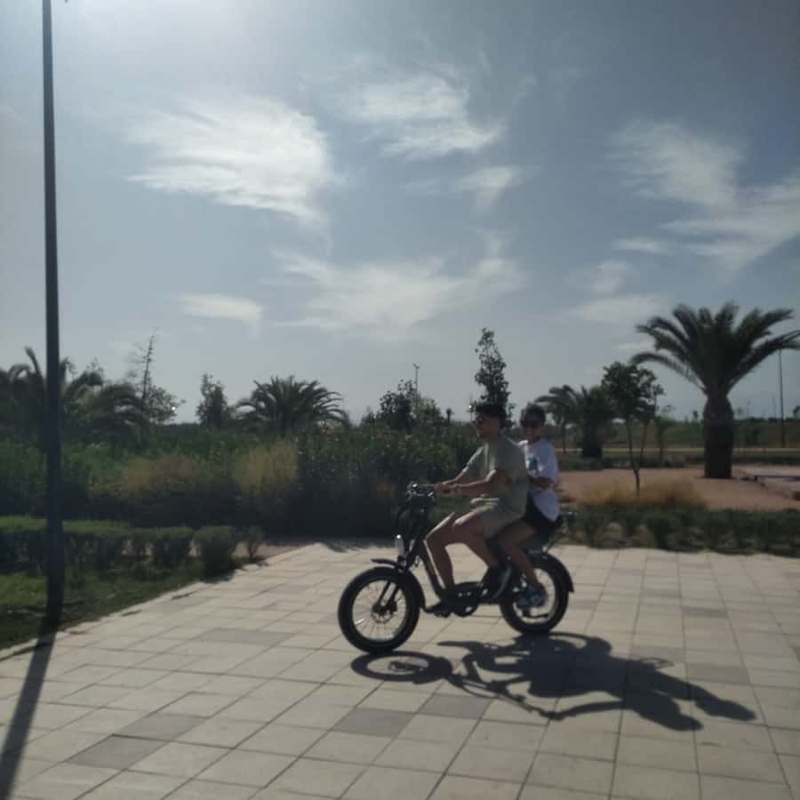 Marrakech: Bicycle Tour with a Local Guide - Along the red walls and into the Kasbah