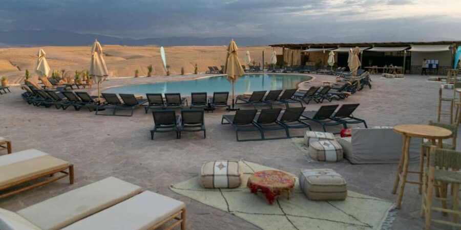 Marrakech: Day Pass in The Desert, swimming pool and lunch - Who should book this day pass?