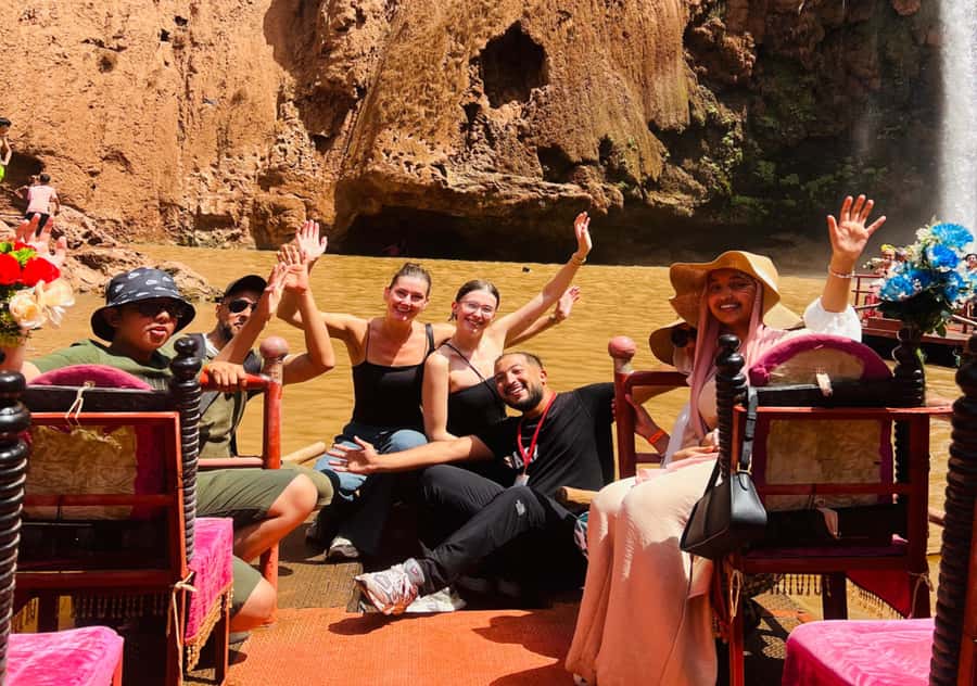 Marrakech: Day Tour to Ouzoud Waterfalls with Boat Trip - Meeting the local guide at Ouzoud